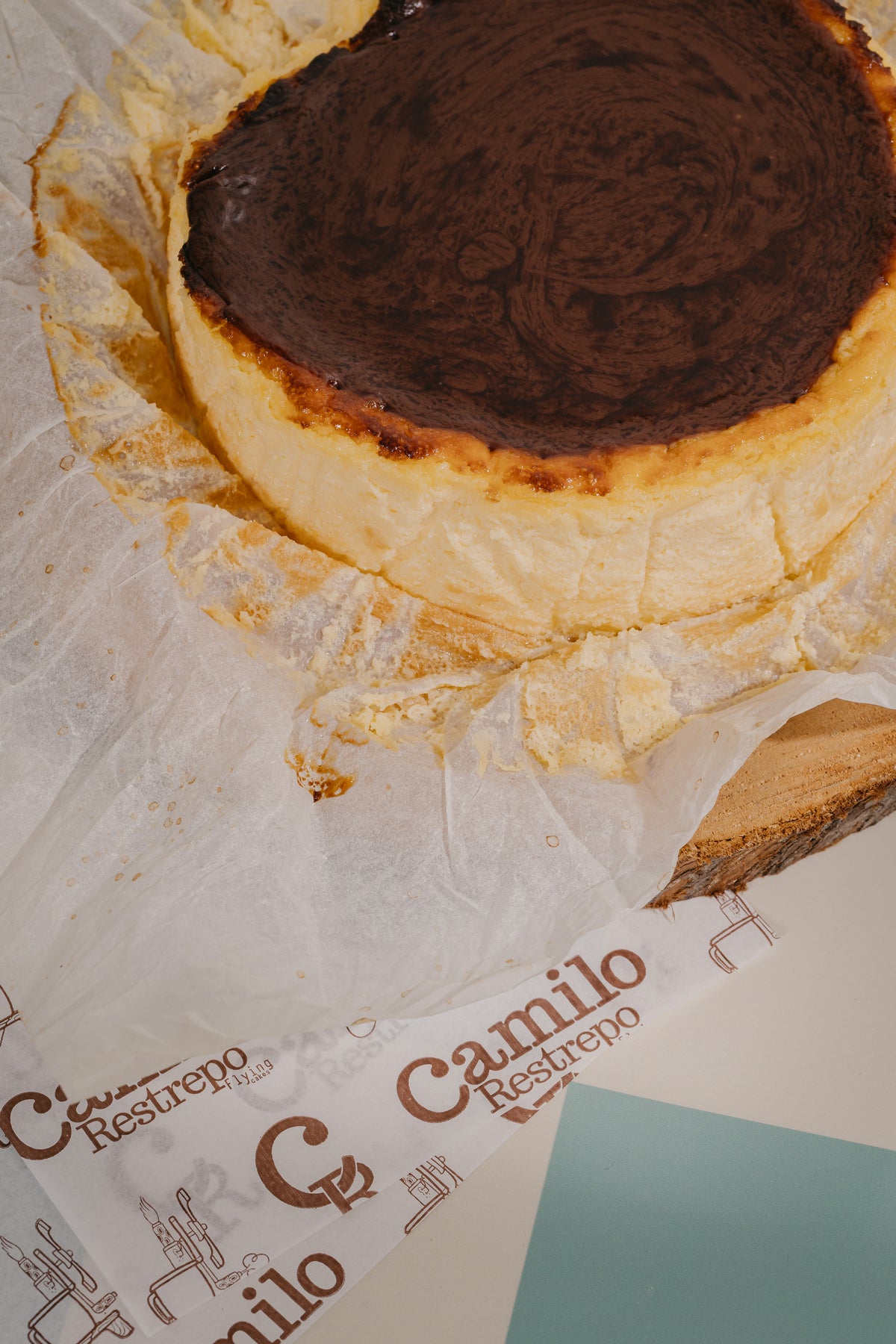 Tarta Vasca con Salsa De Avellanas